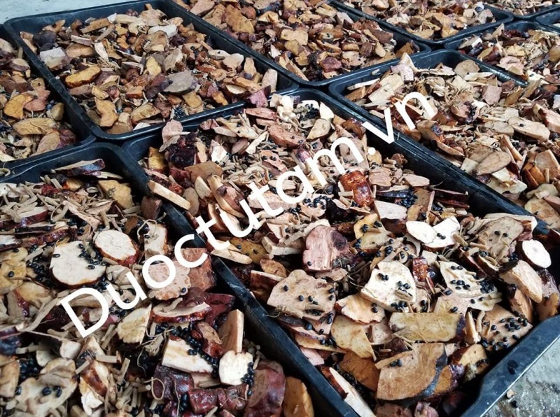 hà thu ô đỏ chuyển bị cho vào khay hấp